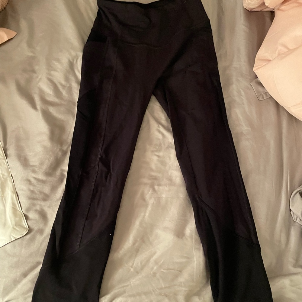 Dark navy blue lulu lemon leggings. Some wear but overall great quality